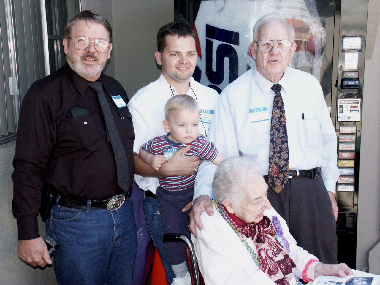 5generations_craig_john_jack_andrew_gggrandma2.jpg (210K)